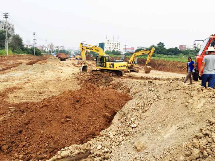 信陽(yáng)市平橋區(qū)電廠后門(mén)連接高鐵橋下全線貫通